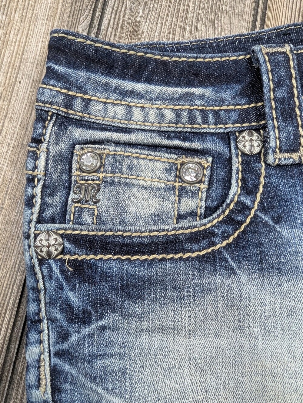 Miss Me Signature Cutoff Denim Shorts Size 28 Aztec Embroidered Sequins Bling - Picture 5 of 15